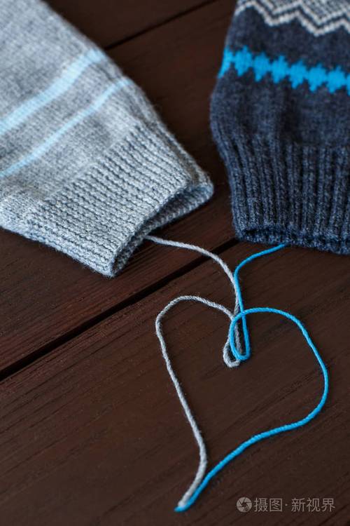 针织品从羊毛织成的毛线编织成一颗心用爱编织